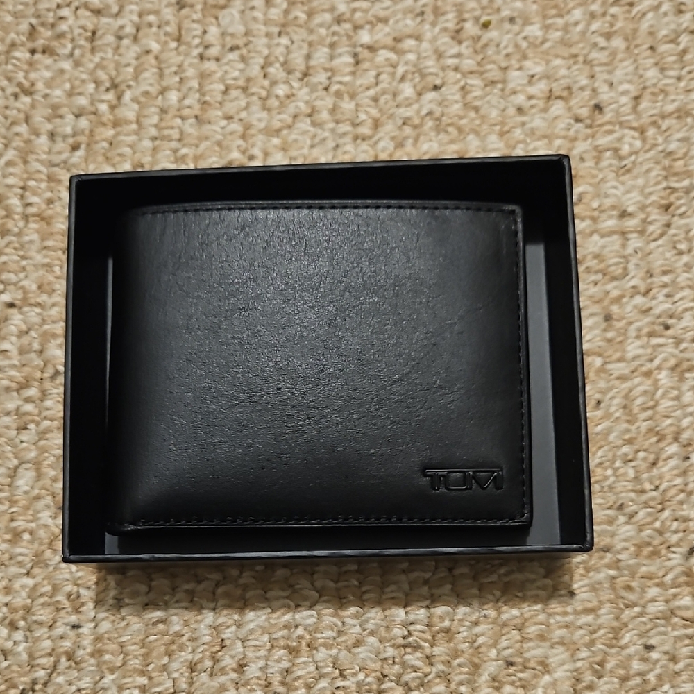 Tumi Classic Black Leather Card Holder